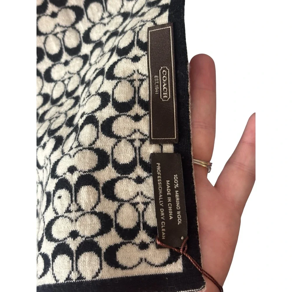 Coach Mini Sig Muffler Reversible Scarf Black Ivory 100% Merino Wool F98730‎ NWT